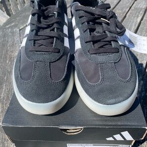 Women’s Black & White Low-Top Sneakers